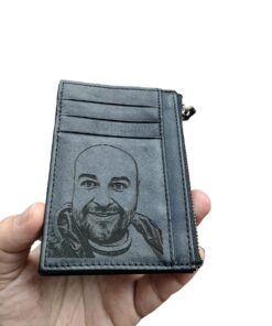 Port card negru din piele naturala personalizat cu poza tip portret si text scurt
