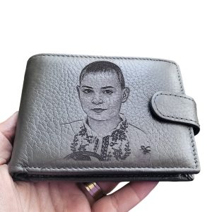 4394bd3e 8c46 4683 8676 ddcd69b29301 - portofel piele naturala gri cu capsa Personalizat Cu Poza - Portofelul Meu