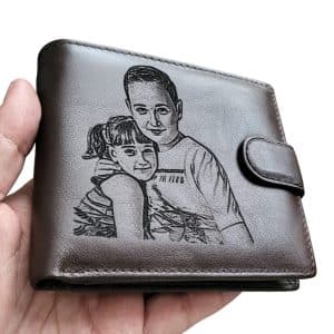 7493b741 5228 4f2c b6fa e54c0b25ddc0 - portofel maro cu capsa piele naturala personalizat cu poza - Portofelul Meu