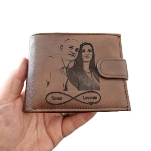 79dd961b 484b 4f60 8894 17f5a6fa3a78 - cadou personalizat portofel piele naturala maro cu capsa Poza si Infinit - Portofelul Meu