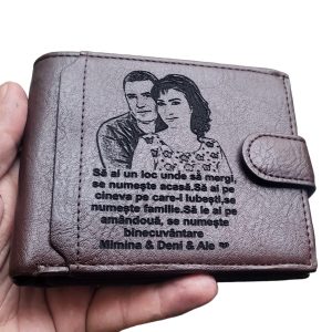 Portofel personalizat maro Sa ai un loc unde sa mergi 7 9b9927ec 6dc7 4dee 95c5 966dc491d64a - Portofel personalizat maro Sa ai un loc unde sa mergi - Portofelul Meu